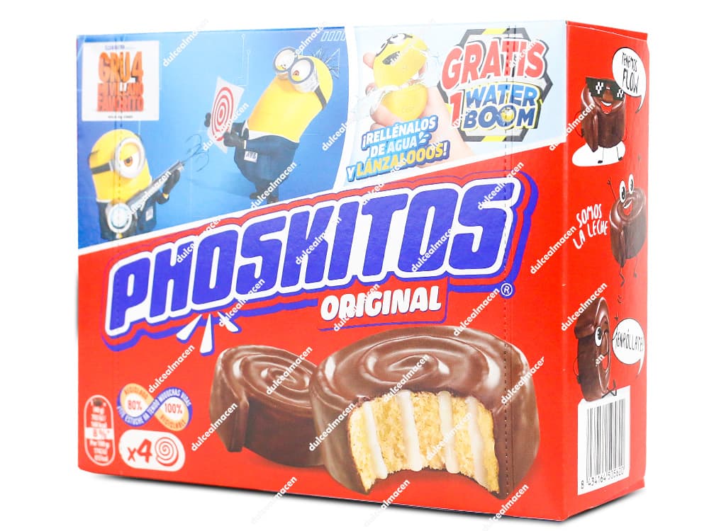 Caja roja de Phoskitos Original de Cuétara con un pack de 4 unidades, mostrando un pastelito cortado con relleno de crema blanca, motivos de los Minions y la mención de un regalo Water Boom gratis - Dulcealmacen