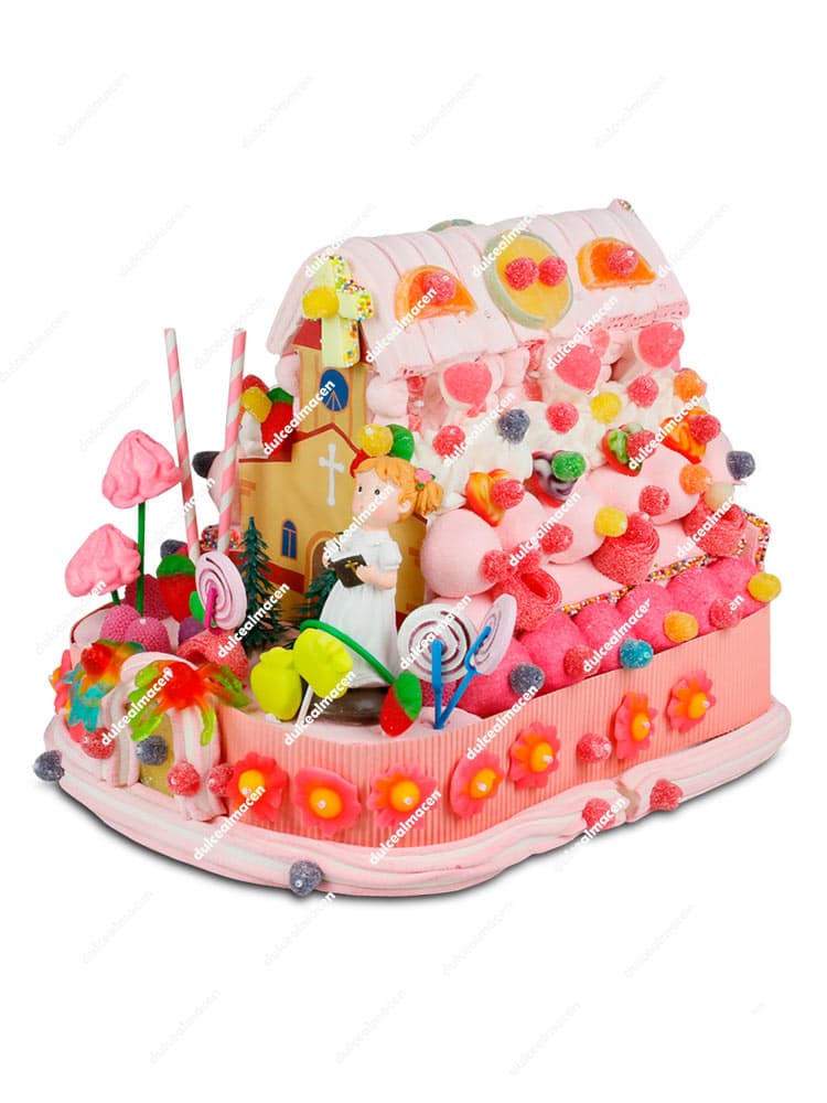 Tarta de golosinas artesanal con forma de iglesia en colores azul y rosa para Primera Comunión, con figuras de niño y niña - Dulcealmacen