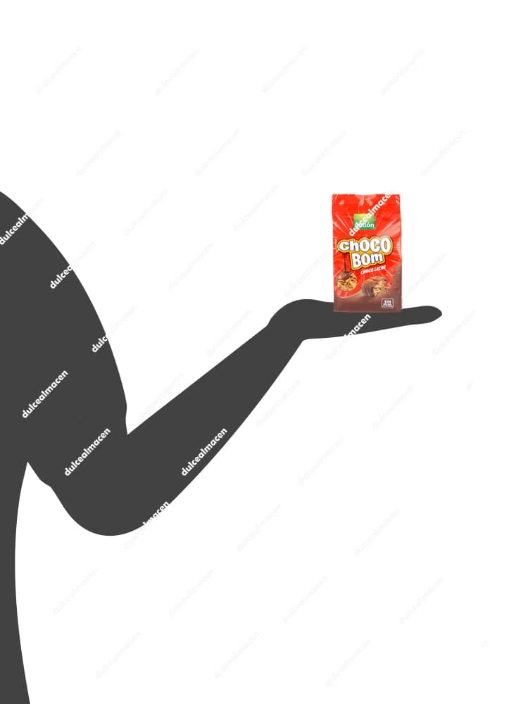 Bolsa roja brillante de galletas Gullon mini choco bom 100 gr mostrando ilustraciones de galletitas bañadas en chocolate con leche al lado de gominolas redondas de chocolate en los archivos 8410376013443_resultado.avif e image_8d9ca3.png - Dulcealmacen