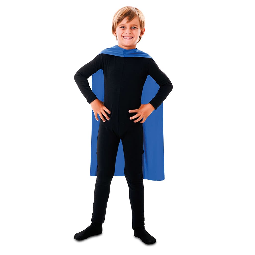 Niño luciendo la capa de superhéroe Fyasa Capa Azul 70 cm de Dulcealmacen