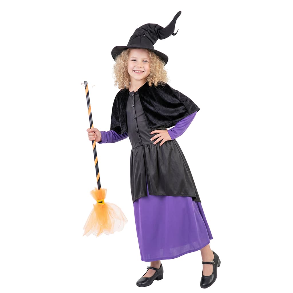 Niña luciendo el Disfraz Brujita Morada Infantil con vestido y sombrero de Dulcealmacen