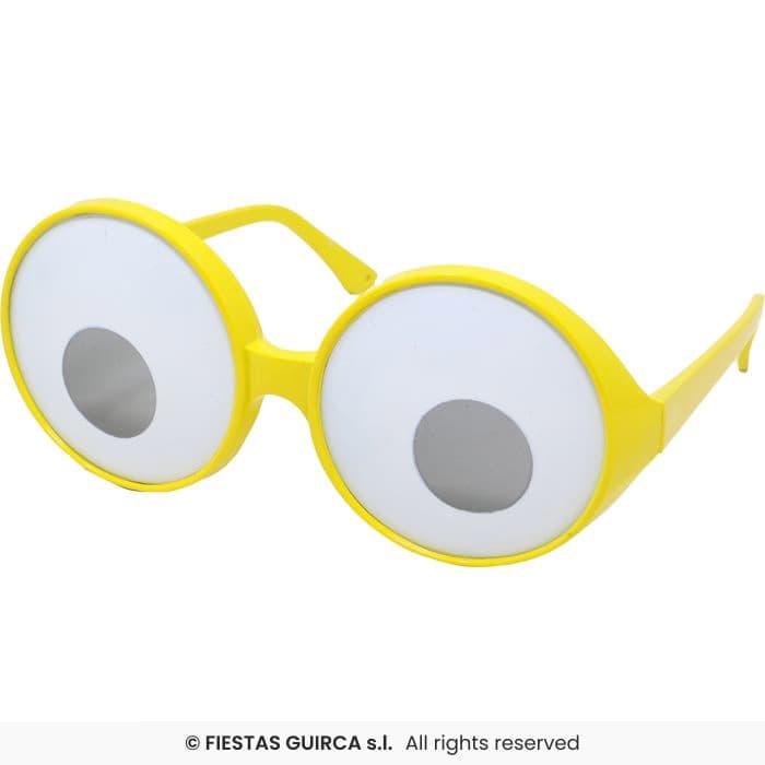 Modelo luciendo las Guirca Gafas Ojos amarillas para disfraz en Dulcealmacen