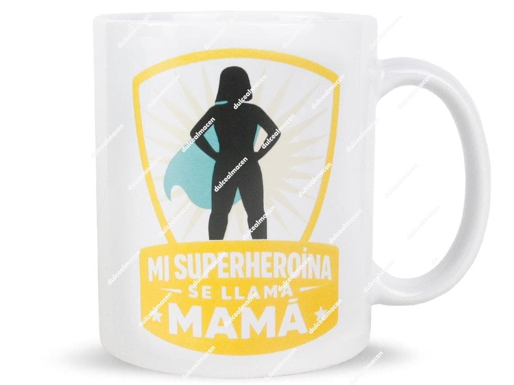 Taza de cerámica blanca con silueta de superheroína con capa y frase Mi superheroína se llama Mamá - Dulcealmacen