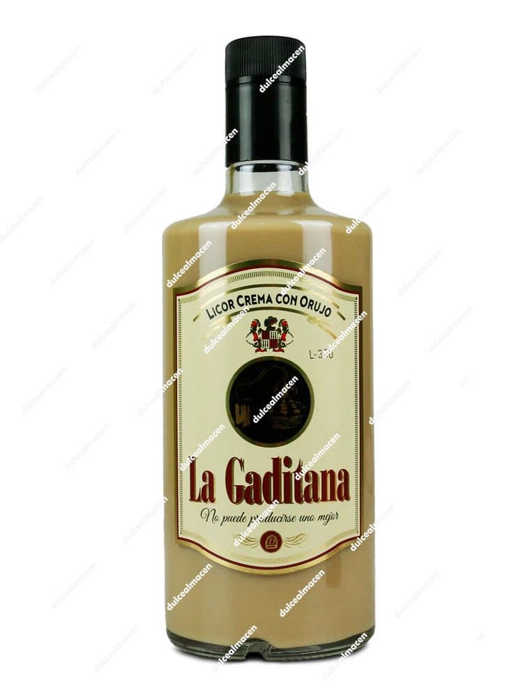 Botella de 70 cl de Licor Crema con Orujo La Gaditana de color tostado suave con etiqueta beige sobre fondo blanco en Dulcealmacen
