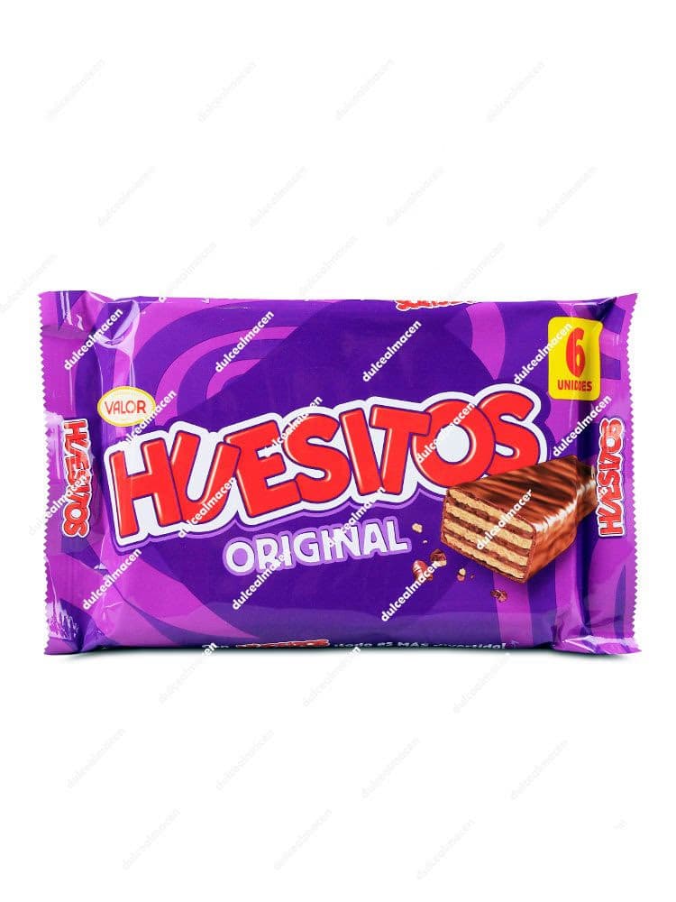 Paquete morado de Huesitos Original con 6 unidades, mostrando el barquillo crujiente con chocolate con leche y el logotipo de Valor - Dulcealmacen