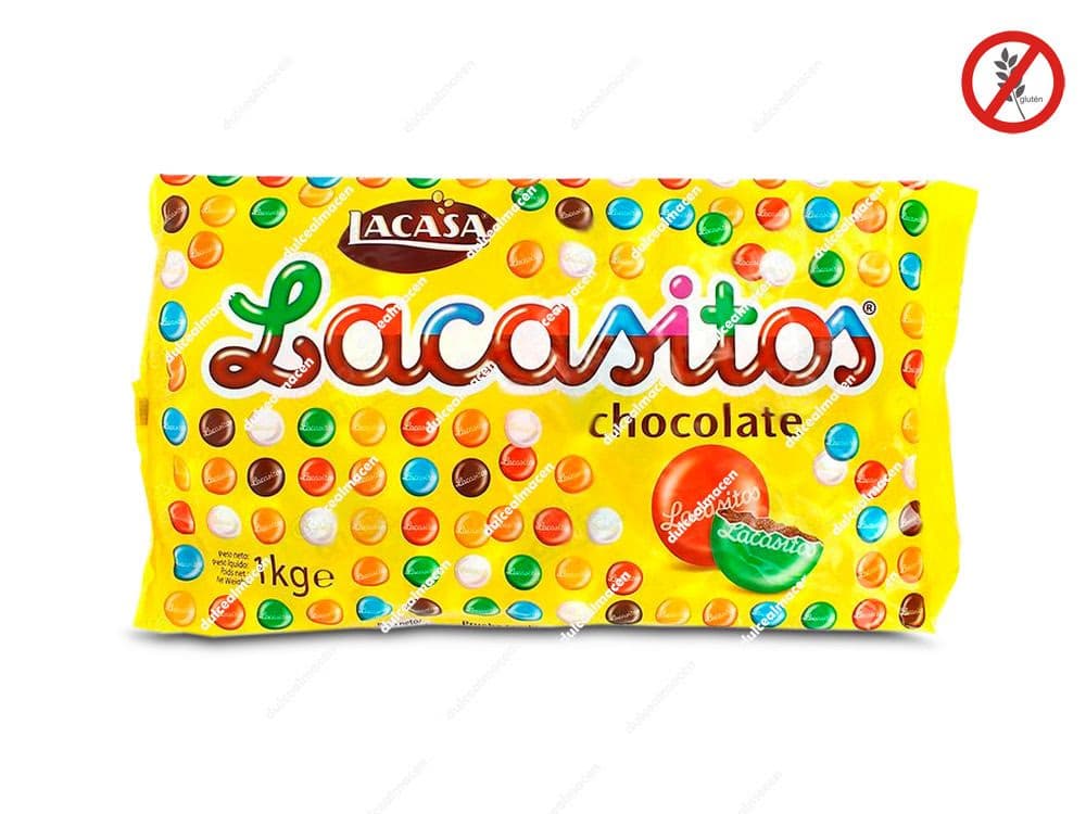 Bolsa de 1 kg de Lacasitos con grageas de chocolate de colores y el logotipo de Lacasa - Dulcealmacen