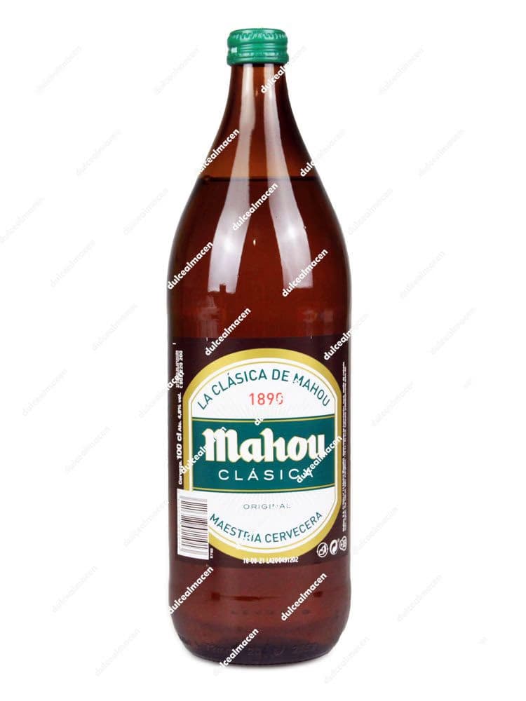 Botella de cristal de 1 litro de Cerveza Mahou Clásica con etiqueta verde y roja indicando Maestría Cervecera sobre fondo blanco en Dulcealmacen