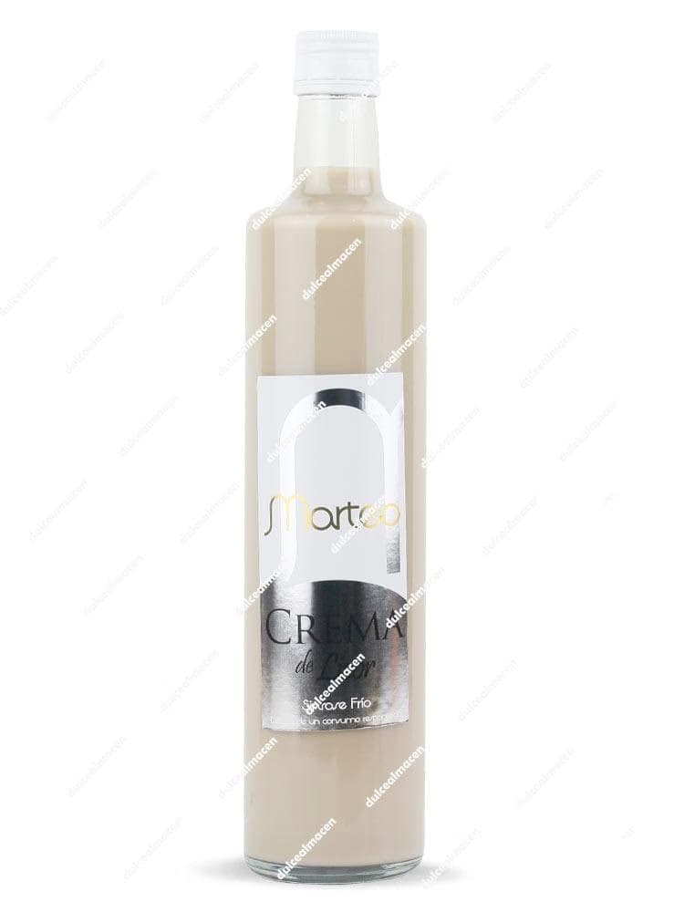 Botella de Marteo Crema de Orujo 0.70L con líquido color crema y etiqueta plateada - Dulcealmacen