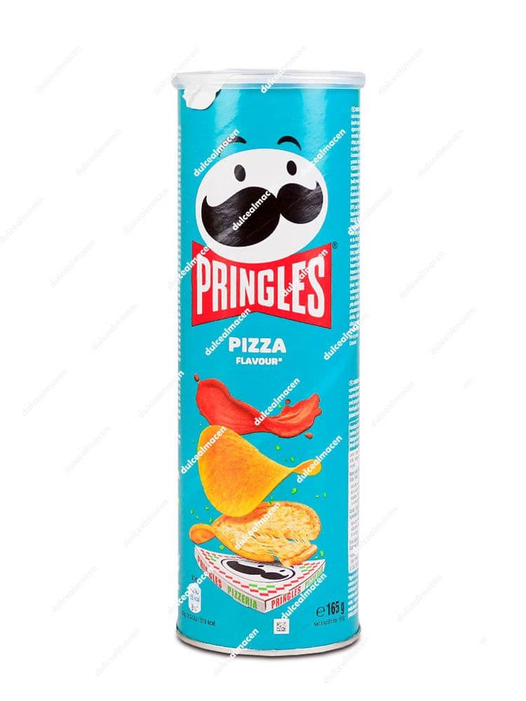 Bote grande de Pringles de color plateado sabor Pizza de 165 gramos, mostrando el logotipo de la marca y una ilustración de una porción de pizza con tomate y queso - Dulcealmacen