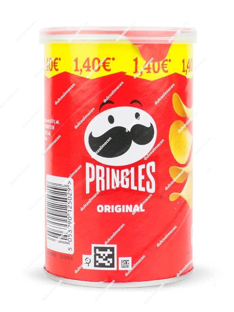 Bote mediano de Pringles Original de color rojo con 70 gramos de patatas clásicas saladas y la cara del icónico personaje de la marca - Dulcealmacen