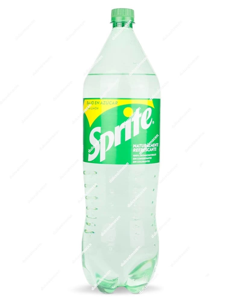 Botella de 2 litros de Sprite refresco de lima-limón con etiqueta verde y amarilla destacando bajo en calorías sobre fondo blanco en Dulcealmacen