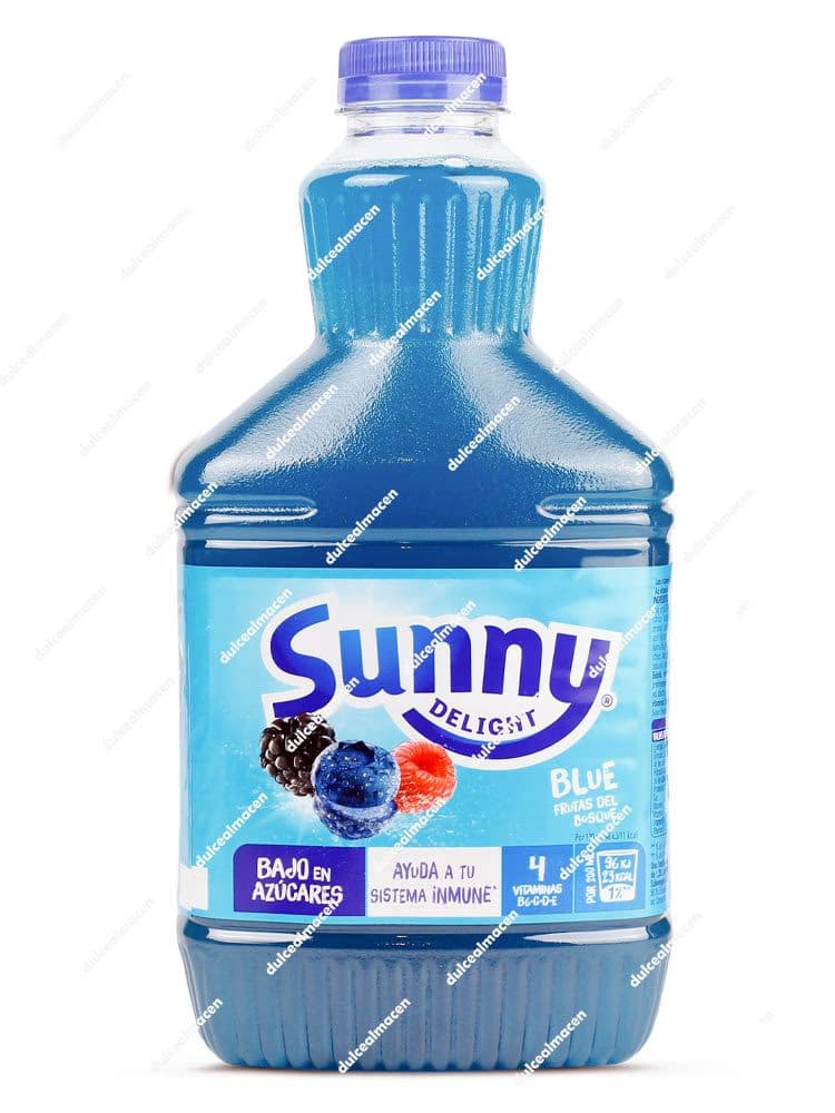 Botella de 1.25 litros de Sunny Delight Blue sabor Frutas del Bosque con líquido azul y etiqueta destacando vitaminas A, C y E sobre fondo blanco en Dulcealmacen