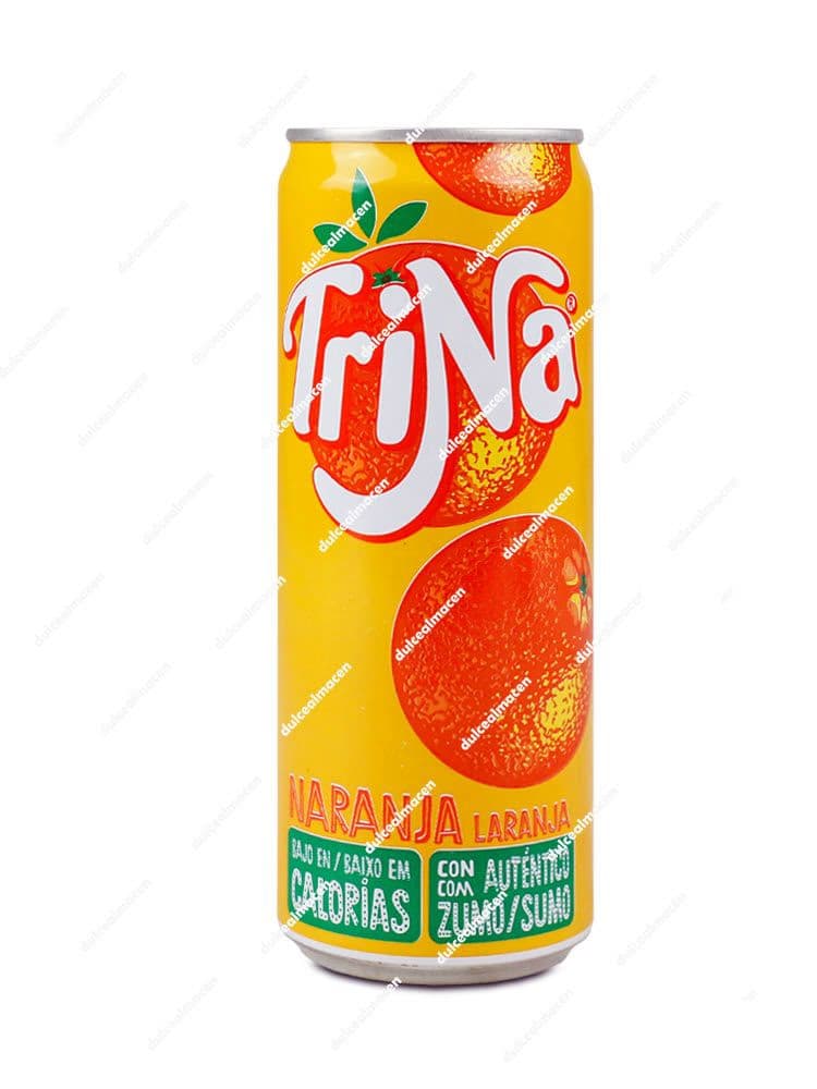 Lata de 33 cl de TriNa Naranja con diseño amarillo brillante mostrando naranjas naturales y el sello de bajo en calorías sobre fondo blanco en Dulcealmacen