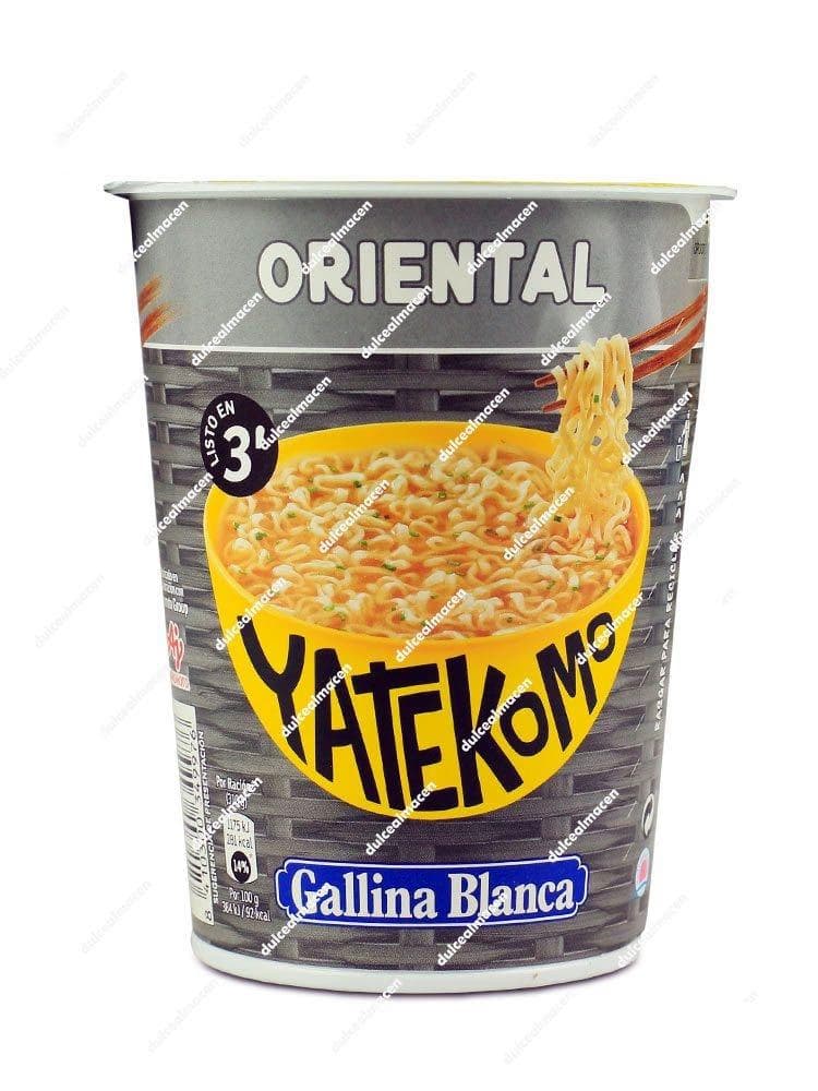 Vaso de fideos instantáneos Yatekomo Oriental de Gallina Blanca, diseño negro y amarillo con imagen de noodles y el sello de listo en 3 minutos - Dulcealmacen