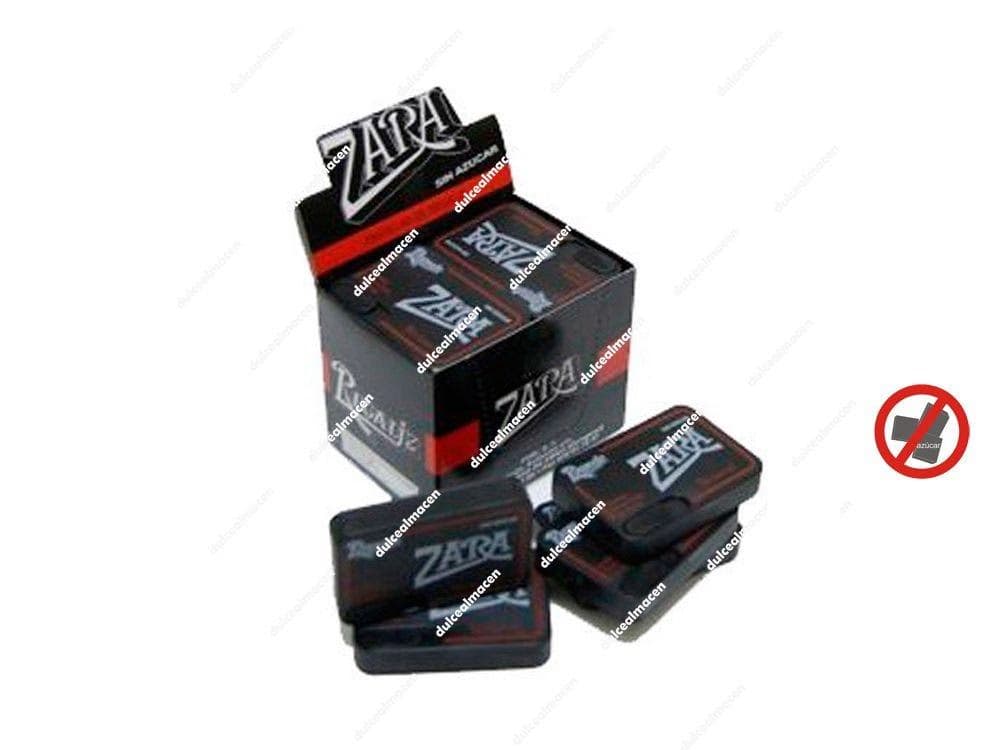 Caja expositora de color azul y blanco de Regaliz Zara Sin Azúcar conteniendo 12 cajitas individuales de pastillas de regaliz negro puro - Dulcealmacen