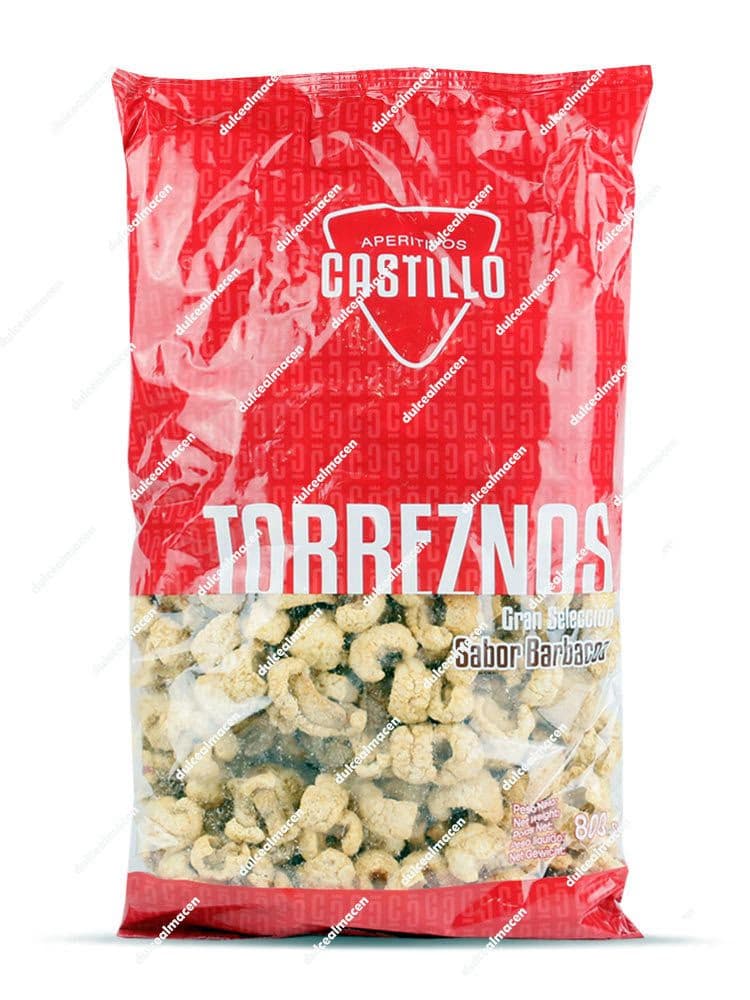 Bolsa roja de 800g de Torreznos Gran Selección Sabor Barbacoa de Aperitivos Castillo, mostrando las cortezas de cerdo crujientes a través de la transparencia - Dulcealmacen