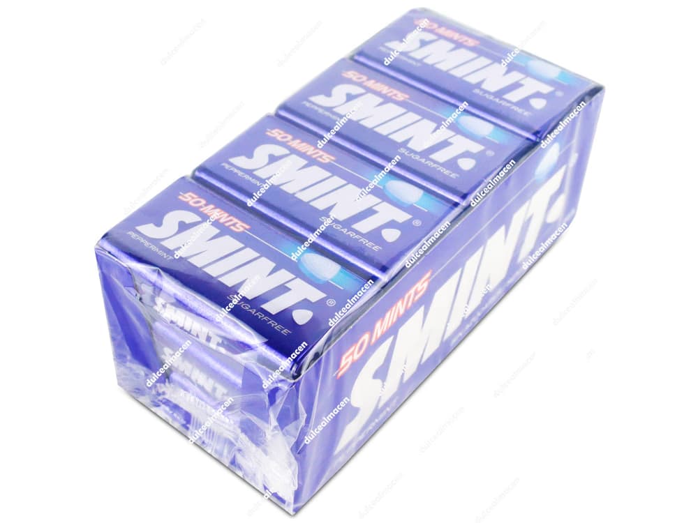 Caja expositora de cartón de color azul y blanco que contiene 12 latas metálicas individuales de los caramelos sin azúcar Smint Tin con sabor a menta - Dulcealmacen
