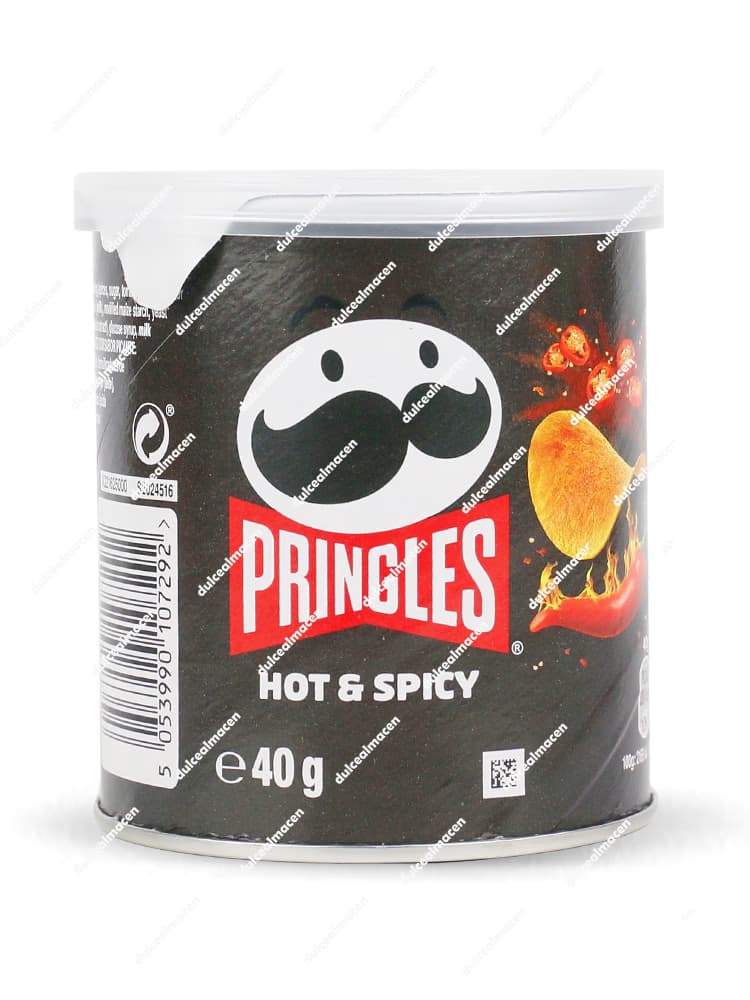 Bote pequeño de Pringles de color negro sabor Hot & Spicy de 40 gramos, con la imagen de chiles y el logotipo de la marca para consumo individual - Dulcealmacen