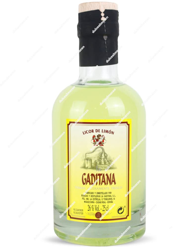 Botella de Licor de Limón La Gaditana 30 cl con líquido amarillo, etiqueta amarilla tradicional y tapón con precinto negro - Dulcealmacen