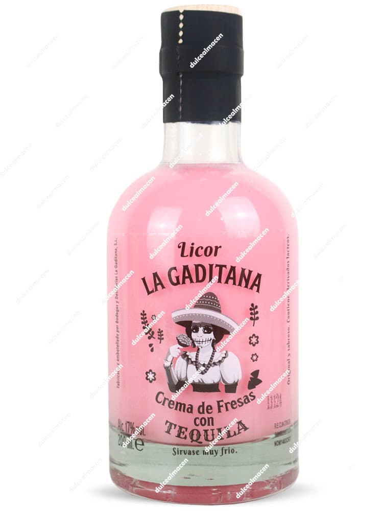 Botella pequeña de 20 cl de crema de fresas con tequila La Gaditana con líquido rosa y etiqueta de estilo mexicano sobre fondo blanco en Dulcealmacen