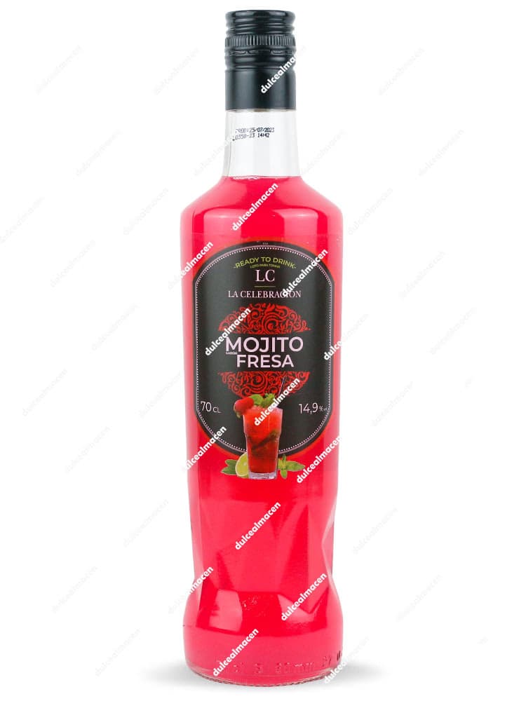 Botella de vidrio de 0,70 litros de Mojito Fresa La Celebración Sin Alcohol con etiqueta negra y contenido de color rojo vibrante - Dulcealmacen