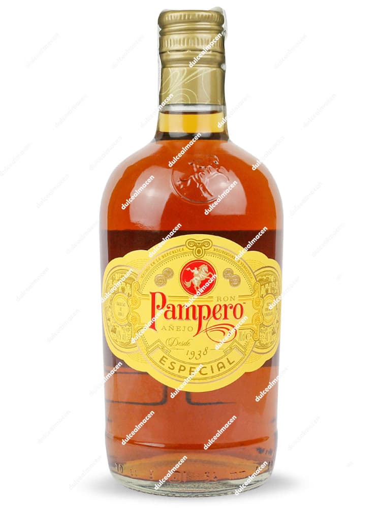 Botella de Ron Pampero Añejo Especial 0,70 L con etiqueta amarilla y logo del llanero venezolano - Dulcealmacen