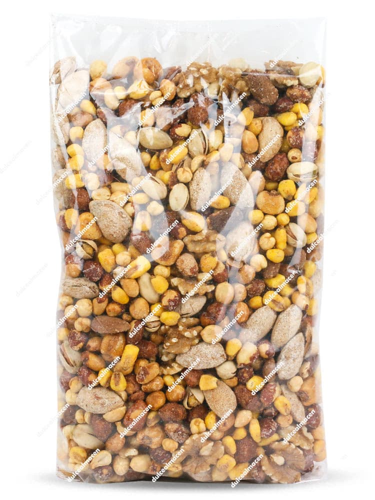 Bolsa transparente de 1 kg de Arte Cóctel Supremo mostrando una mezcla variada de frutos secos de gran calibre, incluyendo almendras, nueces y maíz tostado - Dulcealmacen