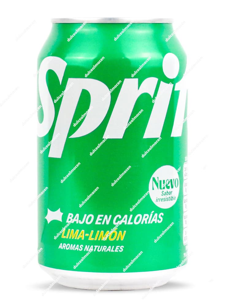 Lata de 33 cl de refresco Sprite color verde con el texto "Bajo en calorías" y "Sabor irresistible" sobre fondo blanco en Dulcealmacen