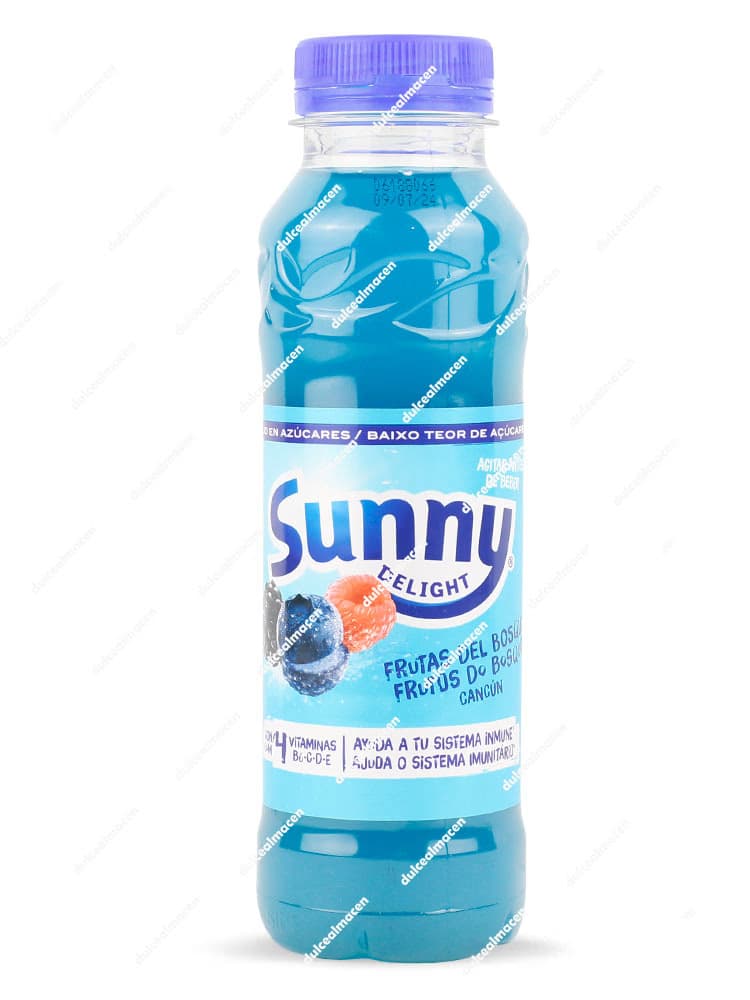 Botella de Sunny Delight Frutas del Bosque 330 ml con líquido de color morado y etiqueta azul y lila - Dulcealmacen