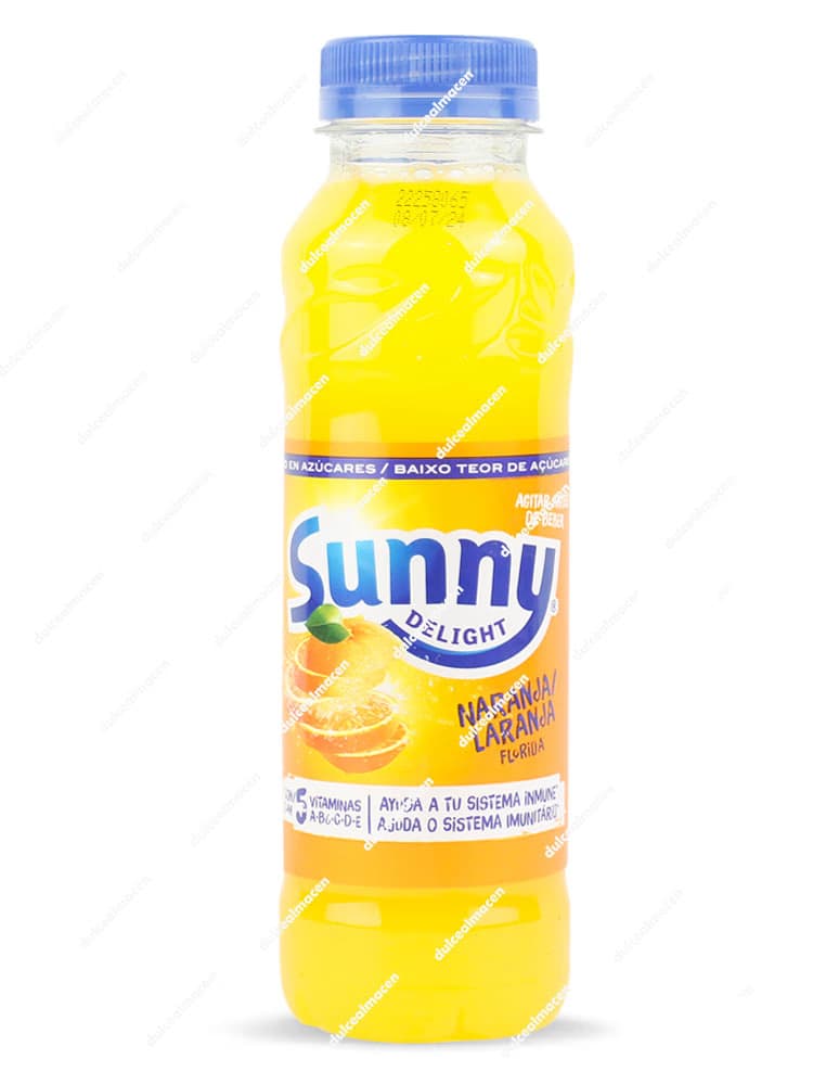 Botella de Sunny Delight Naranja 330 ml con líquido naranja vibrante y etiqueta azul y naranja - Dulcealmacen