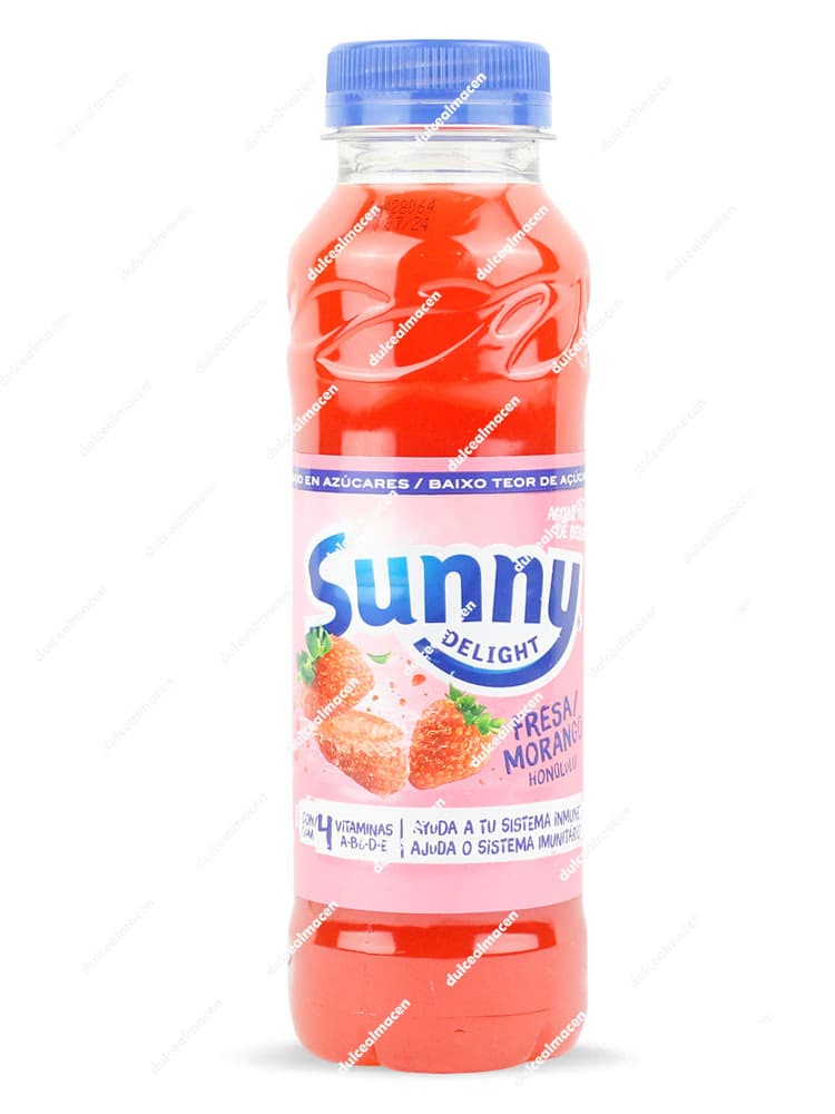 Botella de Sunny Delight Fresa 330 ml con etiqueta rosa y dibujos de fresas naturales - Dulcealmacen