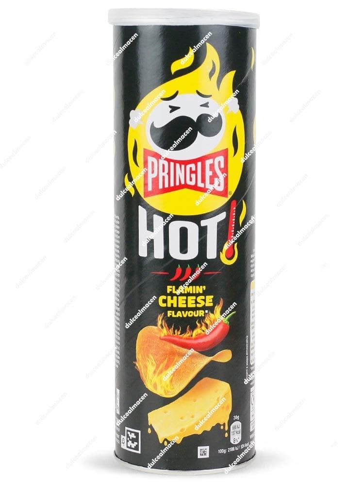 Bote naranja y rojo de Pringles Flamin' Cheese de 160 g, mostrando la ilustración de las patatas con fuego y queso cheddar fundido - Dulcealmacen