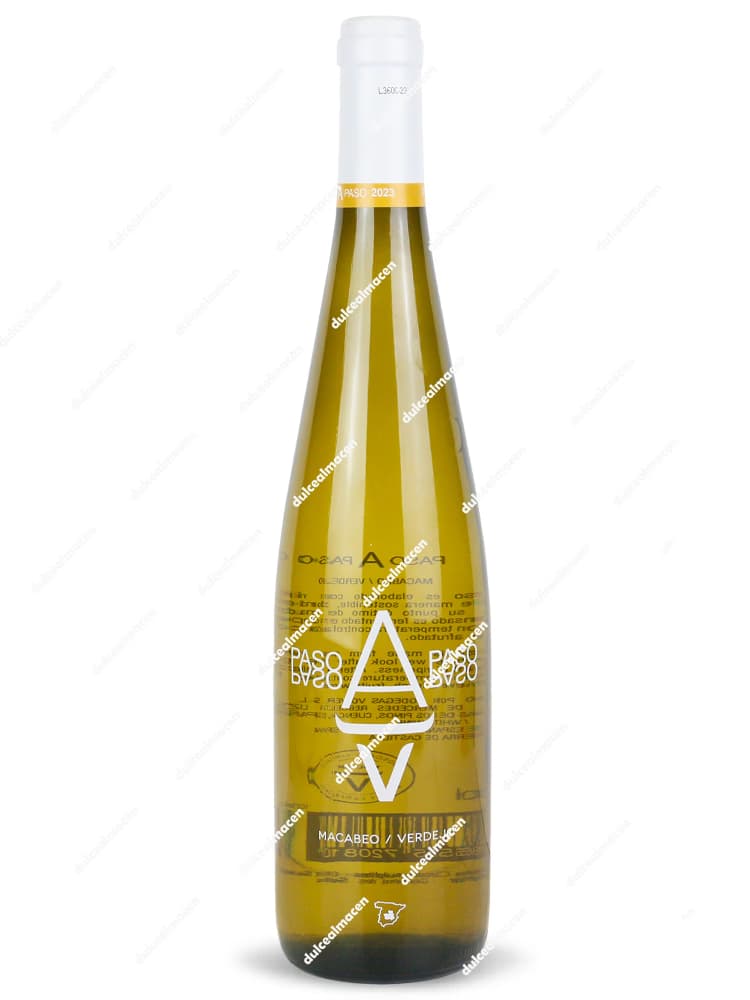Botella de vino blanco ecológico Paso a Paso Verdejo de 75 cl con etiqueta blanca y dibujo de un zapato clásico en Dulcealmacen