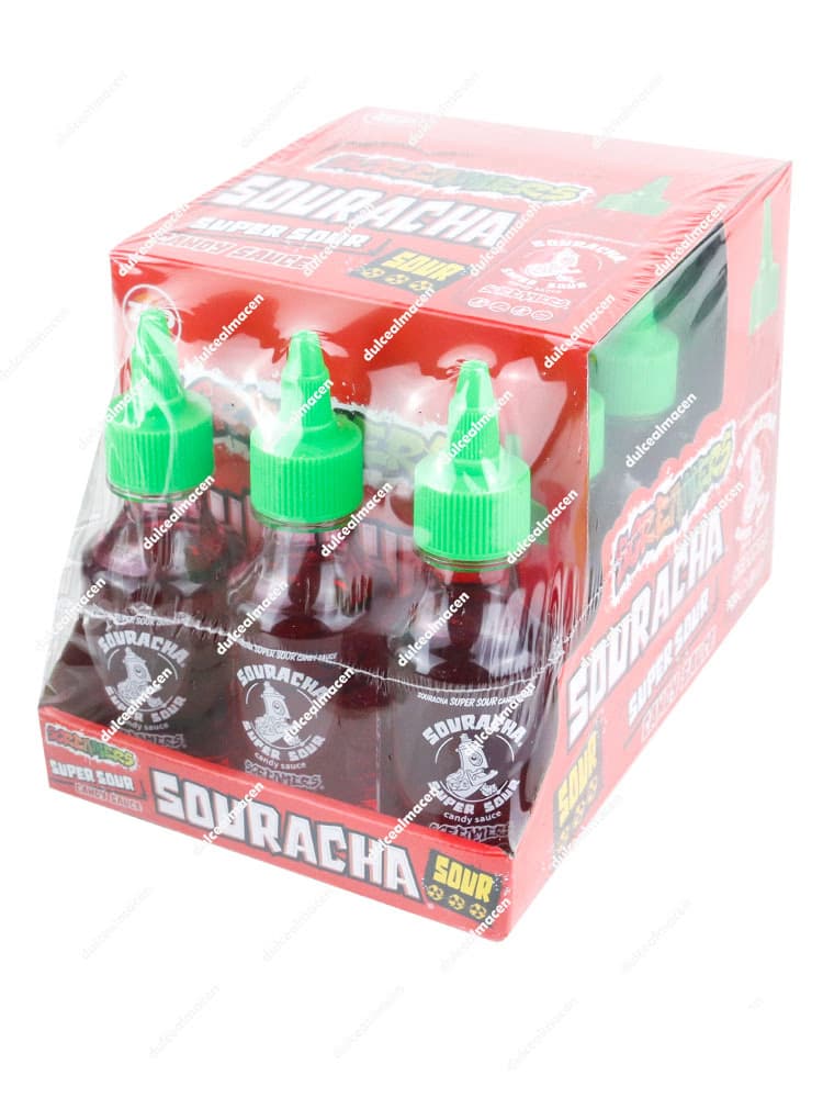 Pack de 12 botellas de golosina líquida Souracha de Zed Candy en caja expositora, mostrando las versiones azul y roja con diseño de estilo urbano - Dulcealmacen
