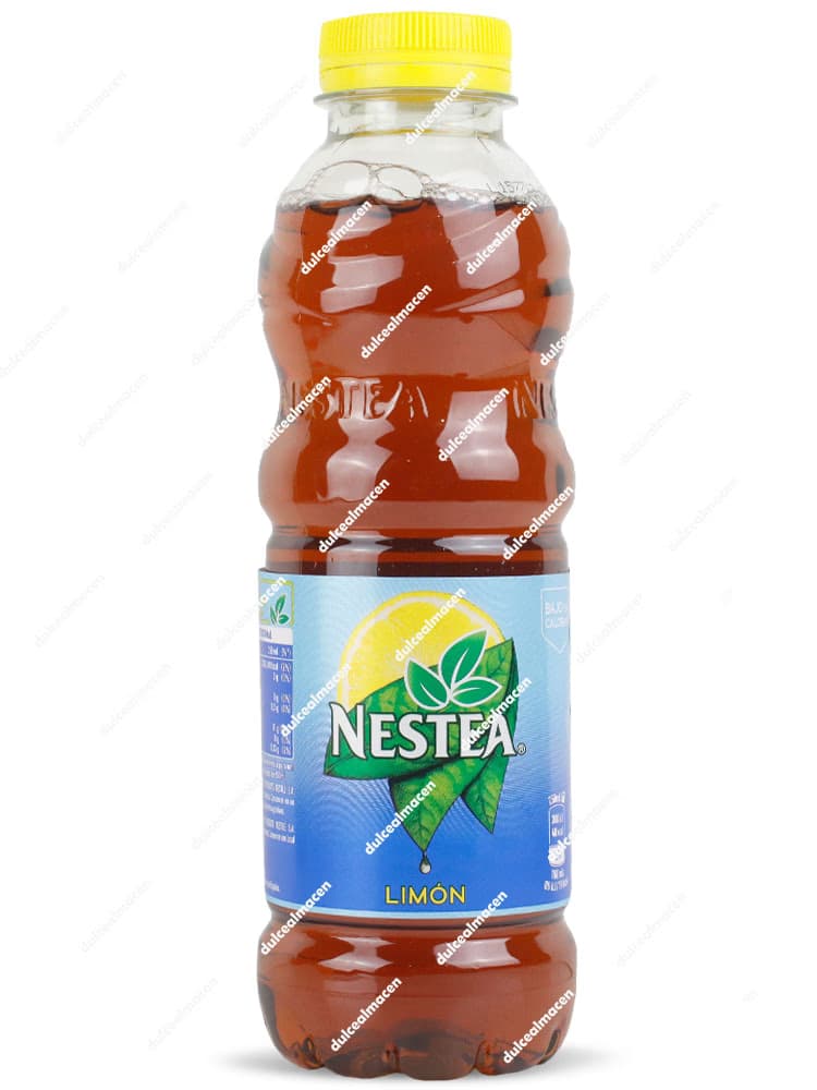 Botella de 50 cl de Nestea Limón con etiqueta azul, logo de hojas de té y tapón amarillo - Dulcealmacen