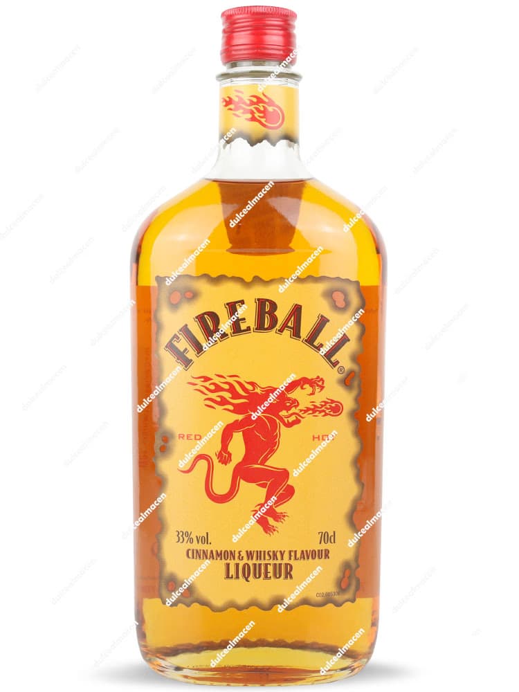 Botella de Whisky Fireball 70 cl con etiqueta amarilla, el logo de un dragón rojo y tapón de rosca rojo - Dulcealmacen
