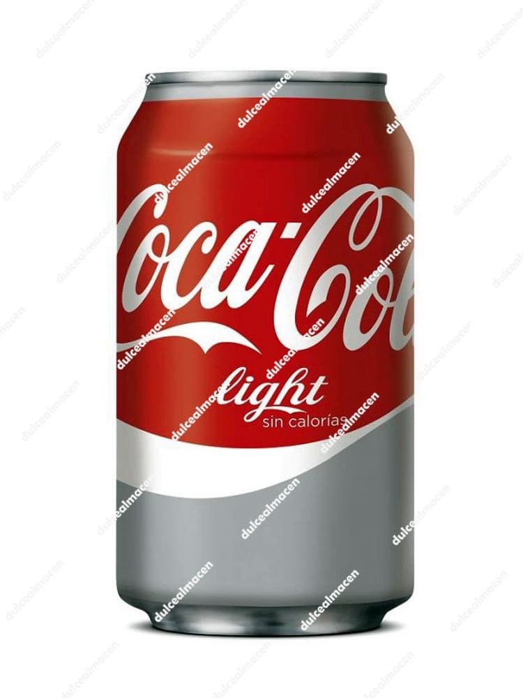 Lata plateada y roja de Coca-Cola Light de 33 cl con el logotipo icónico y el mensaje 'sin calorías' destacado - Dulcealmacen