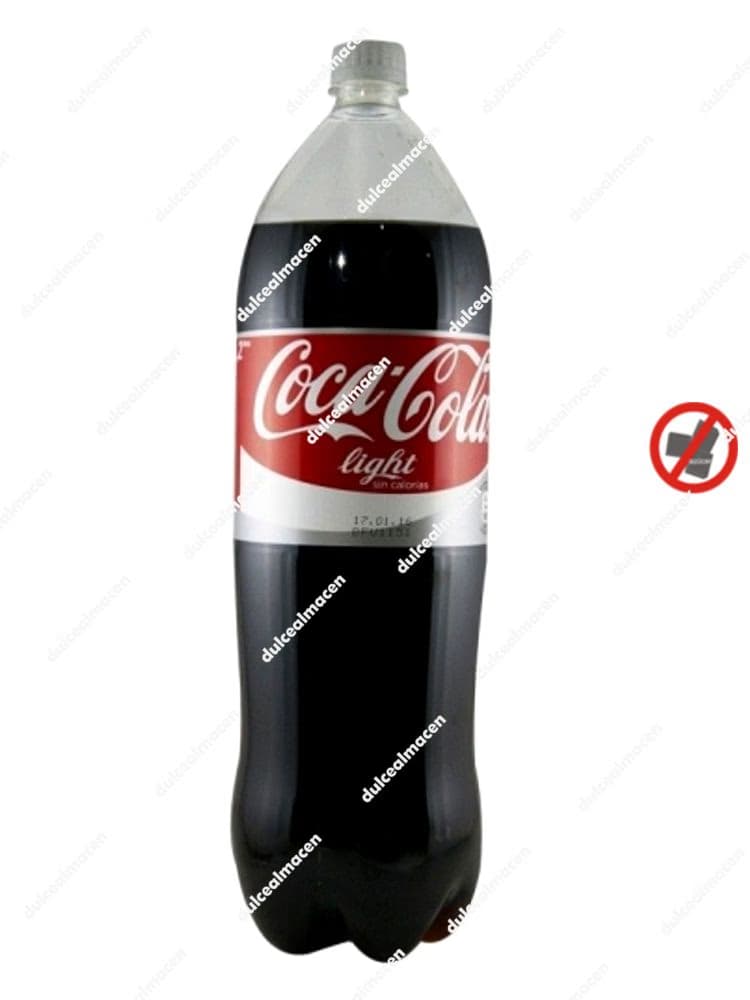 Botella de PET de 2 litros de Coca-Cola Light con su etiqueta plateada característica y logotipo rojo, destacando el mensaje de 'sin calorías' - Dulcealmacen