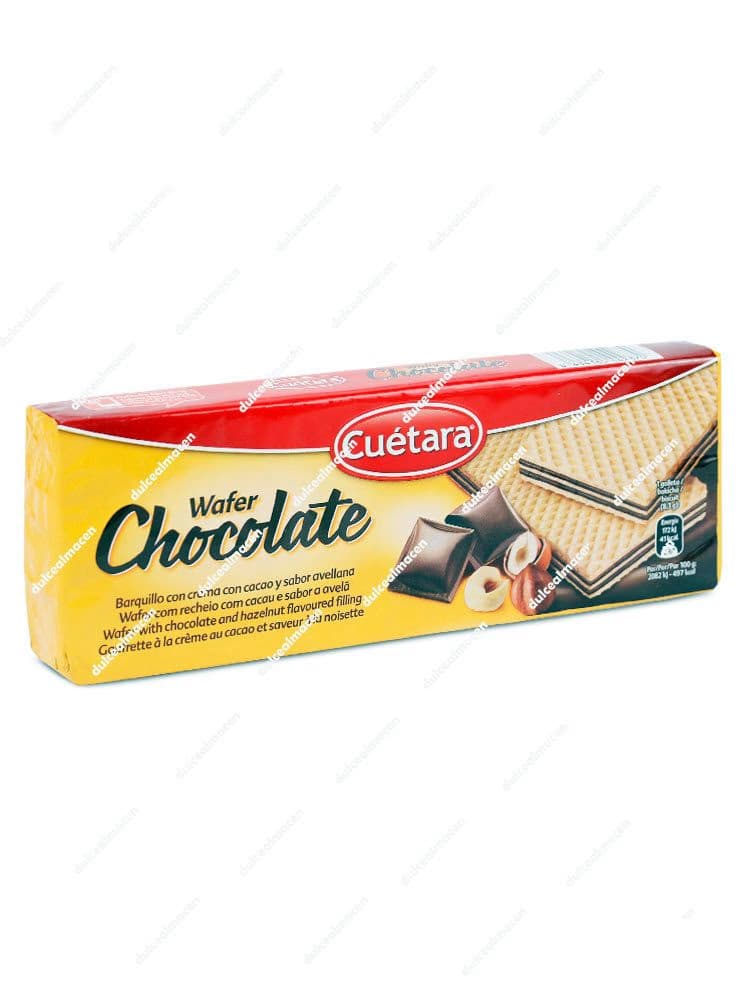 Paquete de Cuétara Wafer Chocolate de 150 gramos, mostrando los barquillos alargados y crujientes rellenos de chocolate sobre un fondo marrón - Dulcealmacen