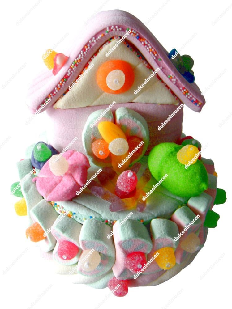 Tarta de chuches minicasita hecha a mano con nubes de azúcar de color rosa y verde y gominolas variadas en forma de casa dulce - Dulcealmacen