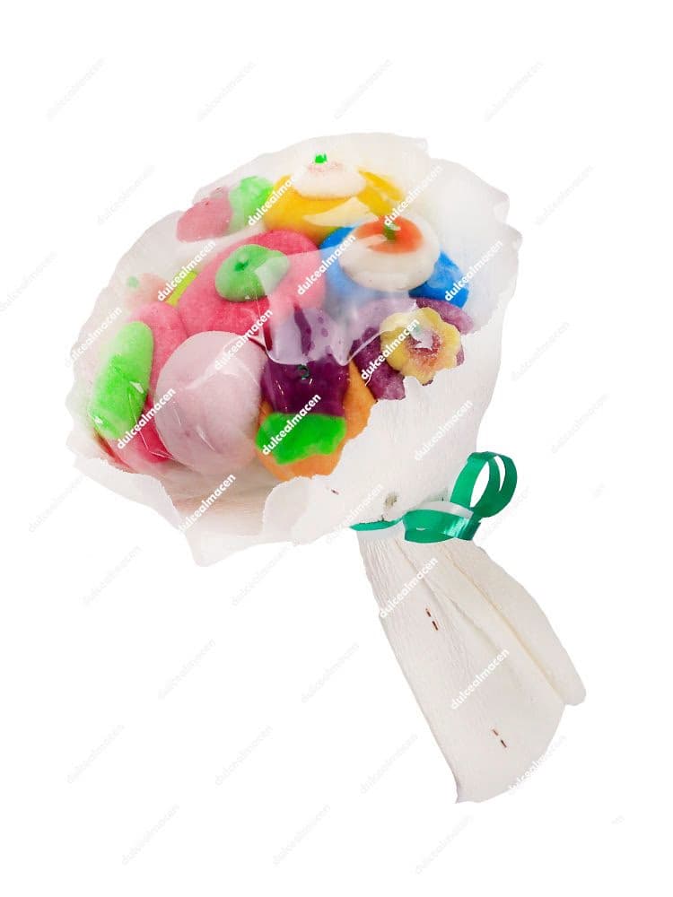 Pequeño ramo artesanal de golosinas para comunión con nubes y gominolas variadas, decorado con envoltorio de papel de seda y lazo verde - Dulcealmacen