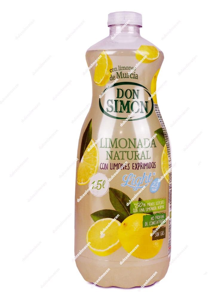 Botella de 1.5 litros de Limonada Natural Don Simón Light con limones de Murcia, destacando 50% menos azúcares y sin gas sobre fondo blanco en Dulcealmacen