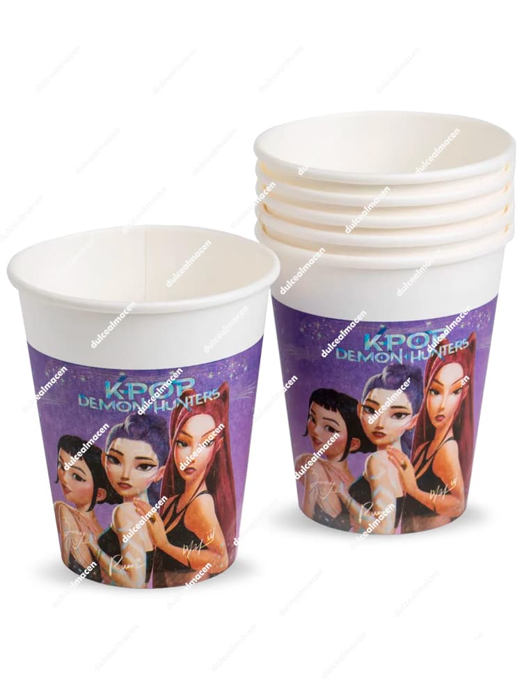 Pack de 6 vasos de papel con diseño de K-Pop Demon Hunters de la marca Parti, mostrando personajes de estilo anime en tonos vibrantes - Dulcealmacen