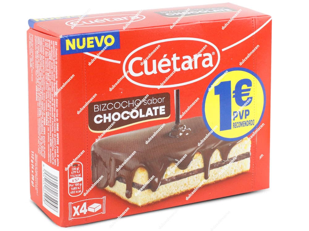 Paquete individual horizontal de color marrón oscuro y azul de la marca Cuétara Bizcocho sabor chocolate de 30 gramos, mostrando la ilustración de un bizcocho esponjoso cortado y un círculo amarillo con un precio recomendado marcado de 1,00 euros en la parte superior izquierda - Dulcealmacen