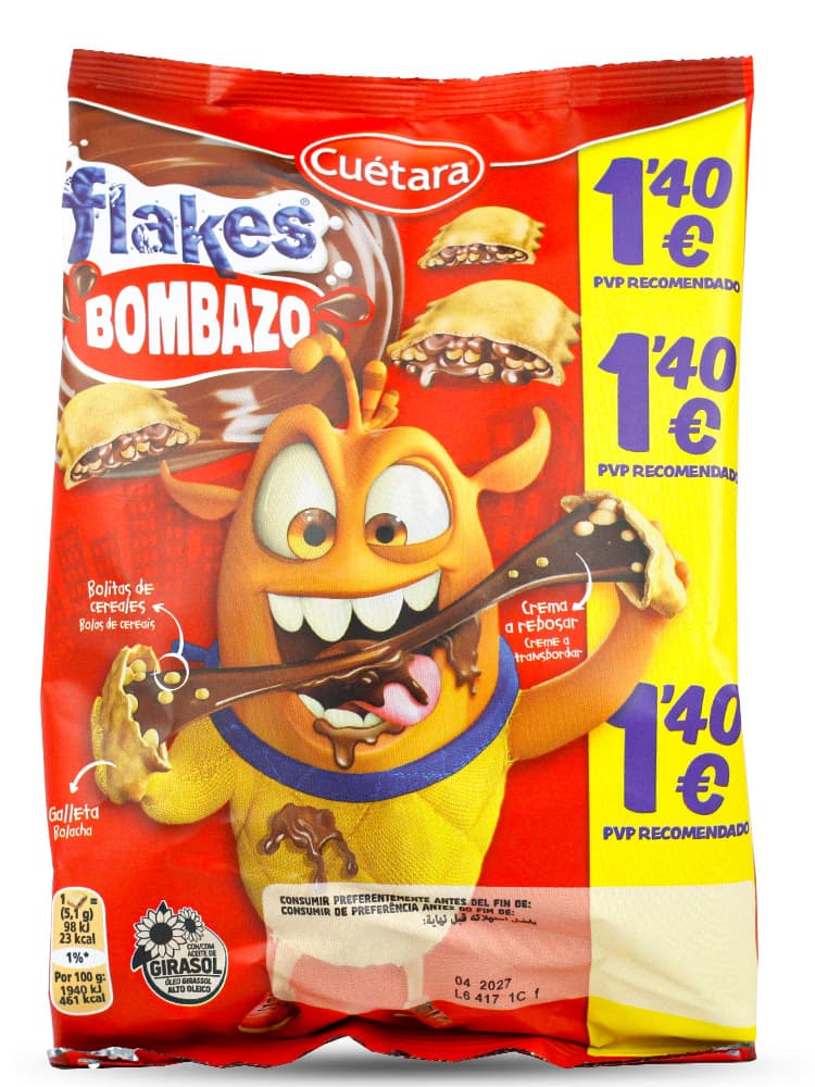 Bolsa de galletas Cuétara Choco Flakes Bombazo de 120 gramos, con la mascota Benito comiendo una galleta rellena de crema de chocolate a rebosar y sello de PVP 1,40€ - Dulcealmacen