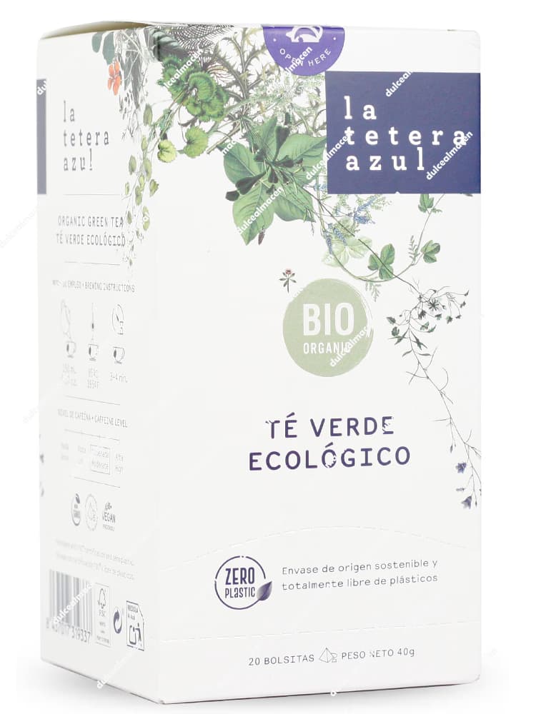 Caja rectangular de color azul marino del té de autor La Tetera Azul variedad Té Verde Ecológico Organic Green Tea de 20 bolsitas, con una llamativa franja central de color verde claro brillante, hojas de té ilustradas y el logotipo redondo Zero Plastic junto al sello de Agricultura Ecológica en la parte frontal - Dulcealmacen