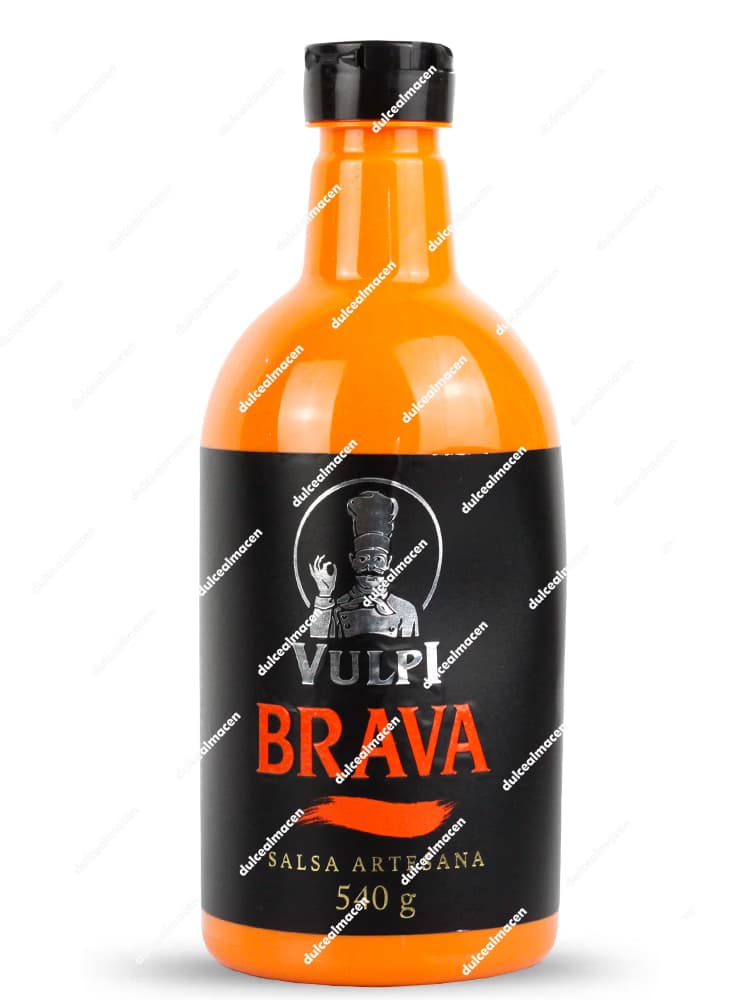 Botella de 540 gramos de color naranja de la salsa brava artesana Vulpi con una etiqueta negra que muestra el nombre del producto y el logotipo plateado de un chef - Dulcealmacen
