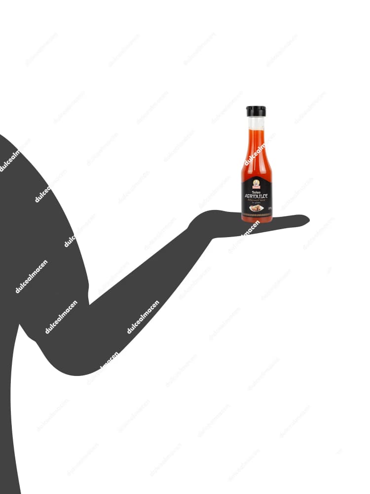 Botella plástica transparente boca abajo de la salsa agridulce de autor Vulpi de 225 gramos, mostrando un contenido líquido de color rojo traslúcido, con tapón dosificador negro, etiqueta naranja con la ilustración de un zorro y el sello sin gluten - Dulcealmacen