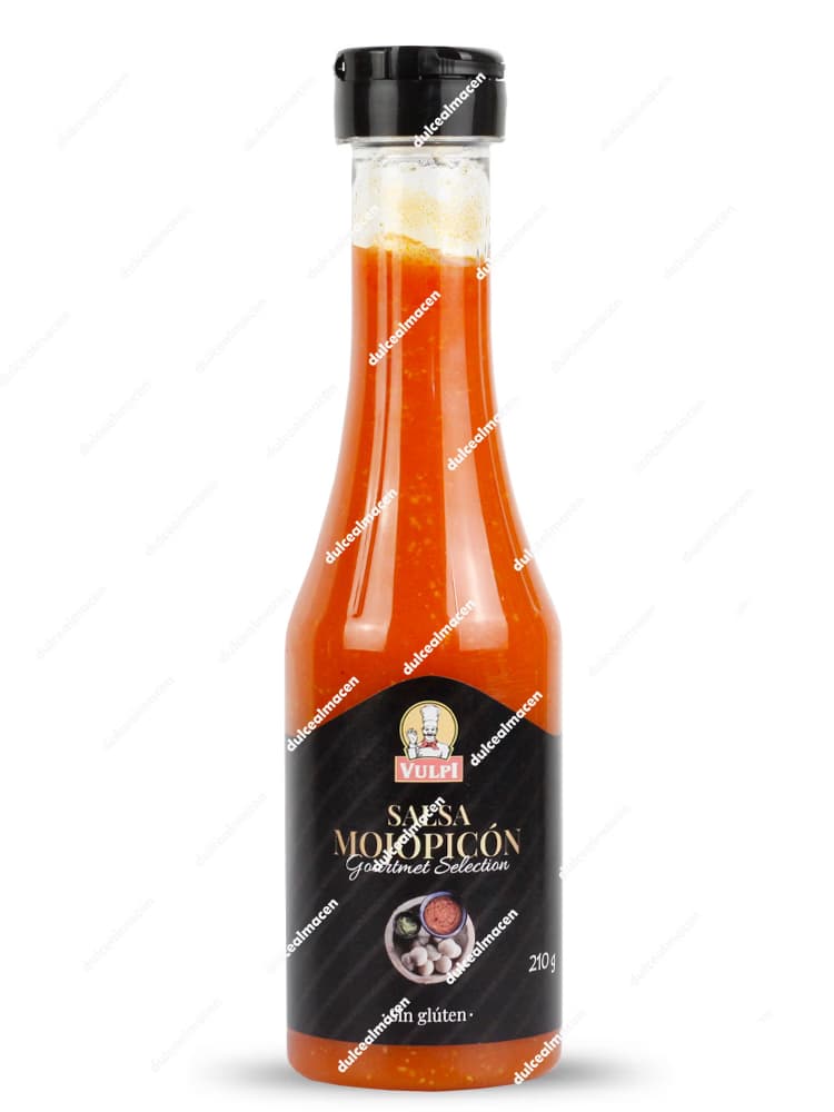 Botella plástica transparente boca abajo de la salsa Vulpi Mojo Picón de 210 gramos, con tapón dosificador negro, una etiqueta frontal de color naranja con la ilustración de un camaleón y el sello destacado de sin gluten - Dulcealmacen