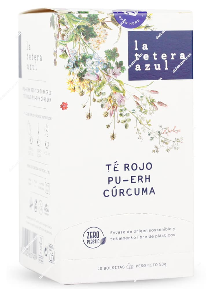 Caja rectangular de color azul marino de la infusión de autor La Tetera Azul variedad Té Rojo Cúrcuma Choco de 20 bolsitas, con una llamativa franja central de color marrón chocolate brillante, ilustraciones de raíces de cúrcuma y onzas de chocolate, y el logotipo redondo Zero Plastic en la parte frontal - Dulcealmacen